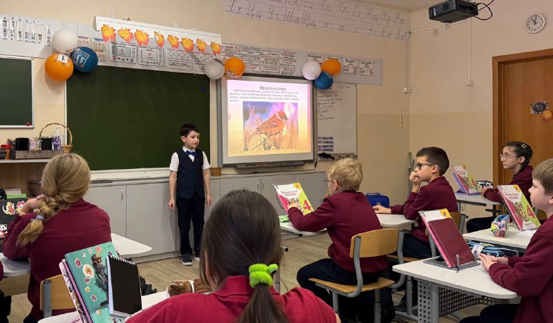 Завершился конкурс «Литературная гостиная «Поэзии осени», организованный в рамках уроков литературного чтения. Это было незабываемое событие, наполненное атмосферой осеннего вдохновения и творческого полёта!Конкурс позволил ученикам раскрыть свою любовь к литературе и показать своё мастерство владения словом. Каждый участник вдохновленный красотой золотой поры,проявил индивидуальность и творческий подход. Конкурс прошел тепло и душевно, подарив всем участникам незабываемые впечатления и радость творчества. 🍁Особую  благодарность выражаем педагогам, поддержавшим ребят, создавшим атмосферу вдохновения и поддержки.
