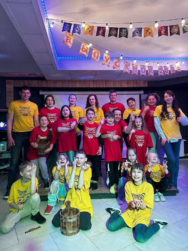 🌟Традиции нашего класса🌟В нашем 2Б классе есть традиции:🎂🎉Поздравление именниников, где каждый ученик поздравляет именинника лично, а далее мы садимся за общий стол с угощениями🍰☕🫖🎄🎁🎞️ Новогодняя "Пижамная вечеринка" с викториной, призами, просмотром фильма с попкорном🍿 и пиццей🍕🎁💐 На праздники - 23 февраля и 8 марта - мальчики и девочки нашего класса поздравляют друг друга стихами, песней и небольшими подарочками.🫂🎉 В конце учебного года мы сообща с родителями собираемся вместе на каком-нибудь мероприятии. В прошлом году это был Форт Боярд 🤗🌟Традиции нашего класса🌟В нашем 2Б классе есть традиции:🎂🎉Поздравление именниников, где каждый ученик поздравляет именинника лично, а далее мы садимся за общий стол с угощениями🍰☕🫖🎄🎁🎞️ Новогодняя "Пижамная вечеринка" с викториной, призами, просмотром фильма с попкорном🍿 и пиццей🍕🎁💐 На праздники - 23 февраля и 8 марта - мальчики и девочки нашего класса поздравляют друг друга стихами, песней и небольшими подарочками.🫂🎉 В конце учебного года мы сообща с родителями собираемся вместе на каком-нибудь мероприятии. В прошлом году это был Форт Боярд 🤗