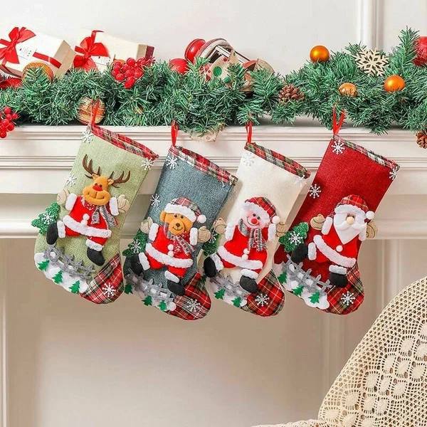 Прилетели в Америку! 🎄Именно эту удивительную страну выбрал наш 2А класс для изучения традиций празднования Нового года!Здесь Новый год отмечается ярко и необычно. Например, все подарки обязательно заворачиваются в красивую блестящую упаковку и перевязываются ленточками, а потом аккуратно раскладываются под елочкой. А еще есть традиция класть небольшие сувениры прямо в новогодние носки!И вот мы решили попробовать оба варианта сразу — получилось весело и интересно!Символами американского Нового года являются пряничные человечки (печенье), и конфеты-карамельки в форме посоха. Именно в таком стиле - мы украсили нашу праздничную елку!Кроме того, здесь принято украшать дома множеством гирлянд и мигающих огоньков — атмосфера праздника буквально сияет вокруг!В канун Нового года мы устроили игру «Тайный Санта», где каждый получил свой небольшой сюрприз в носочек Традиционно американцы в Новый Год дают себе обещания («New Year's resolutions») — ставят перед собой цели на будущий год. Кто-то обещает заняться спортом, кто-то избавиться от вредных привычек, а кто-то мечтает овладеть новым интересным делом.Наша класс также поделился своими мечтами и планами на наступающий год ☀️Итак, мы успешно освоились в Американской культуре, и впереди нас ждут новые приключения!