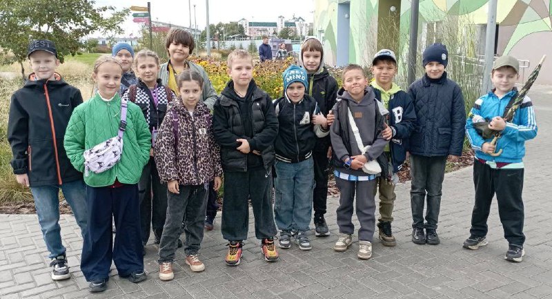 Сегодня, 9 сентября, ученики классов 3А, 3Б, 4А, 4Б и 4В совершили увлекательное путешествие в Пермский зоопарк!Это было незабываемое приключение, полное ярких эмоций и новых открытий. Ребята смогли увидеть экзотических животных, познакомиться с редкими видами и узнать много интересного о природе и экологии.Кроме того, экскурсия стала отличным поводом провести время вместе, пообщаться и отдохнуть на свежем воздухе. Дети получили массу удовольствия, наблюдая за животными, играя на территории зоопарка и делая фотографии на память.📸Такие визиты помогают детям лучше понимать мир вокруг себя, развивают интерес к биологии и естествознанию в целом.💗Делимся с вами фотографиями! 👇🏼Сегодня, 9 сентября, ученики классов 3А, 3Б, 4А, 4Б и 4В совершили увлекательное путешествие в Пермский зоопарк!Это было незабываемое приключение, полное ярких эмоций и новых открытий. Ребята смогли увидеть экзотических животных, познакомиться с редкими видами и узнать много интересного о природе и экологии.Кроме того, экскурсия стала отличным поводом провести время вместе, пообщаться и отдохнуть на свежем воздухе. Дети получили массу удовольствия, наблюдая за животными, играя на территории зоопарка и делая фотографии на память.📸Такие визиты помогают детям лучше понимать мир вокруг себя, развивают интерес к биологии и естествознанию в целом.💗Делимся с вами фотографиями! 👇🏼