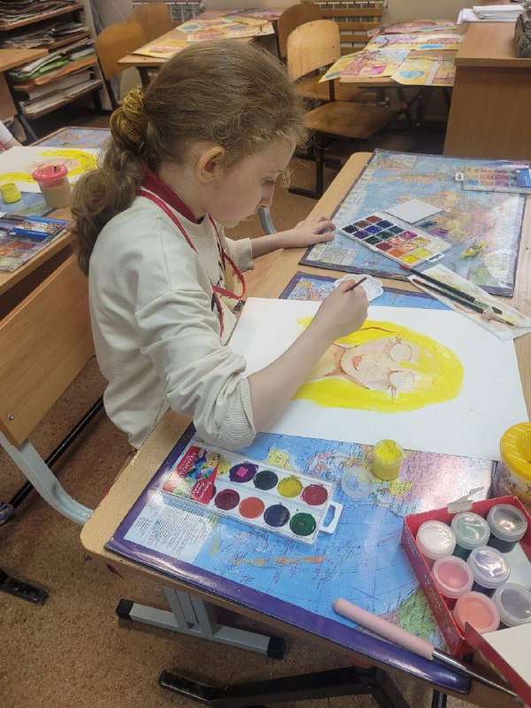 🎨Все краски осени 🍂Дорогие родители и ученики!Приглашаем вас посетить выставку творческих работ наших учеников под названием «Все краски осени». Это удивительная возможность увидеть мир глазами талантливых детей нашей школы.🌿 Выставка представляет собой яркое собрание картин и квиллинга, созданных учащимися нашего творческого объединения «Палитра» и творческой мастерской.Будем рады видеть всех желающих поддержать юных художников и насладиться красотой искусства вместе с нами! 
