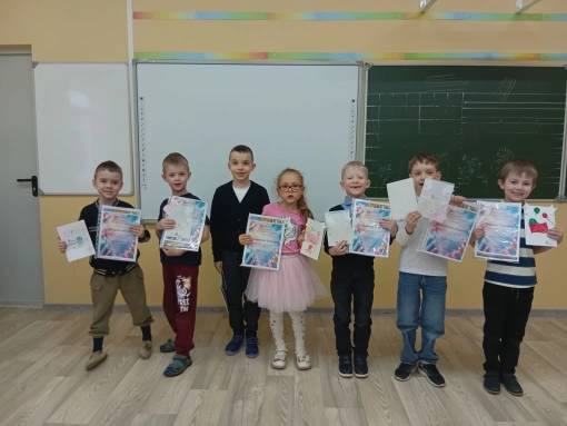 🎓 Воскресная школа в «Европейской школе»В «Европейской школе» состоялся выпуск воскресной школы. Наши ребята с увлечением изучали основы письма, развивали речь, знакомились с математикой и окружающим миром.В конце обучения для каждого ребёнка было проведено итоговое тестирование, чтобы оценить динамику развития и увидеть, насколько ребята выросли за год. Психолог также провёл диагностику психологической готовности к обучению в школе, чтобы переход к новому этапу был максимально комфортным.✨ Особая гордость — все наши выпускники-дошкольники успешно прошли итоговое собеседование и в новом учебном году станут учащимися 1 класса «Европейской школы»!Поздравляем ребят и их родителей с этим важным событием! Впереди — школьная жизнь, новые друзья и большие открытия.🎓 Воскресная школа в «Европейской школе»В «Европейской школе» состоялся выпуск воскресной школы. Наши ребята с увлечением изучали основы письма, развивали речь, знакомились с математикой и окружающим миром.В конце обучения для каждого ребёнка было проведено итоговое тестирование, чтобы оценить динамику развития и увидеть, насколько ребята выросли за год. Психолог также провёл диагностику психологической готовности к обучению в школе, чтобы переход к новому этапу был максимально комфортным.✨ Особая гордость — все наши выпускники-дошкольники успешно прошли итоговое собеседование и в новом учебном году станут учащимися 1 класса «Европейской школы»!Поздравляем ребят и их родителей с этим важным событием! Впереди — школьная жизнь, новые друзья и большие открытия.