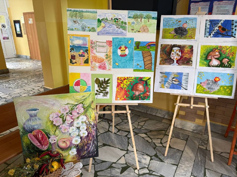 🎨Все краски осени 🍂Дорогие родители и ученики!Приглашаем вас посетить выставку творческих работ наших учеников под названием «Все краски осени». Это удивительная возможность увидеть мир глазами талантливых детей нашей школы.🌿 Выставка представляет собой яркое собрание картин и квиллинга, созданных учащимися нашего творческого объединения «Палитра» и творческой мастерской.Будем рады видеть всех желающих поддержать юных художников и насладиться красотой искусства вместе с нами! 
