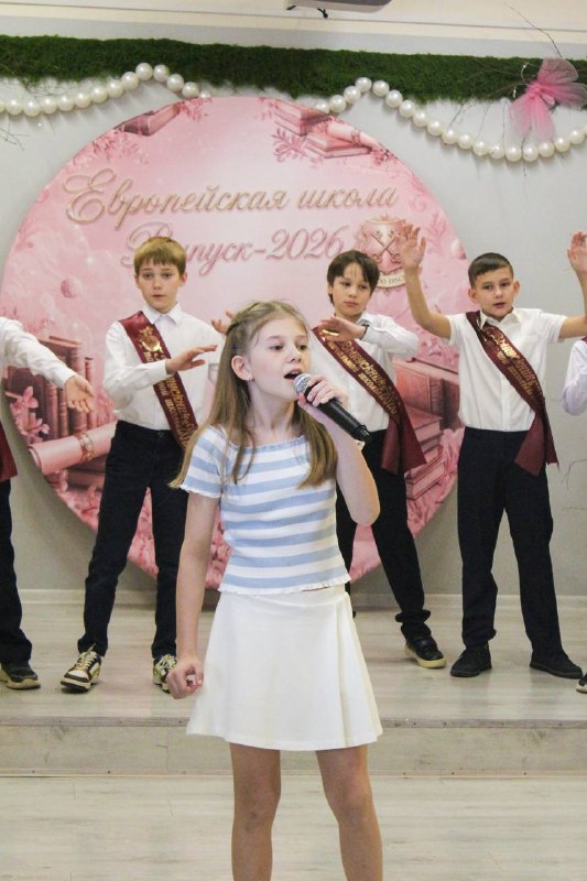 ✨ 22 мая в стенах Европейской школы прошёл долгожданный выпускной 4-х классов! 🎓Каждый класс подготовил свой творческий номер, а в завершение все ребята вместе исполнили трогательную песню — прощание с начальной школой. Это был очень тёплый и запоминающийся день для учеников, родителей и учителей.Поздравляем 4А, 4Б и 4В с последним звонком! Мы гордимся вашими успехами, смелостью и дружбой. Пусть впереди вас ждут только интересные открытия, новые друзья и большие победы. В добрый путь, дорогие выпускники начальной школы! А еще больше фото можете найти в нашем альбоме