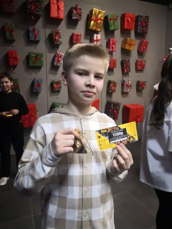 Увлекательное приключение  «Форт Боярд» В преддверии Нового года🎄 ученики 5 класса окунулись в атмосферу захватывающего праздника, приняв участие в квест-шоу «Форт Боярд». Поделившись на две команды, ребята смело преодолели все препятствия, проявив невероятную смелость и решительность.Не каждый бы отважится заглянуть в клетки, наполненные пауками, змеями и даже крысами, но наши пятиклассники справились блестяще. Поиск ключей в столь необычных условиях потребовал силы духа, быстроты реакции и смекалки.Ребята продемонстрировали силу, ловкость, скорость и сообразительность. Именно благодаря этим качествам они смогли собрать полный ящик золота и стать настоящими героями легендарного шоу.🏴‍☠️После игры ребят ждала зажигательная дискотека с Дедом Морозом и пицца с соком. А ещë все желающие могли сфотографироваться со змеёй! Каждый участник получил диплом участника игры и символический ключ от таинственного замка «Форта Боярд». Эти памятные сувениры станут отличным напоминанием о незабываемых эмоциях и впечатлениях.
