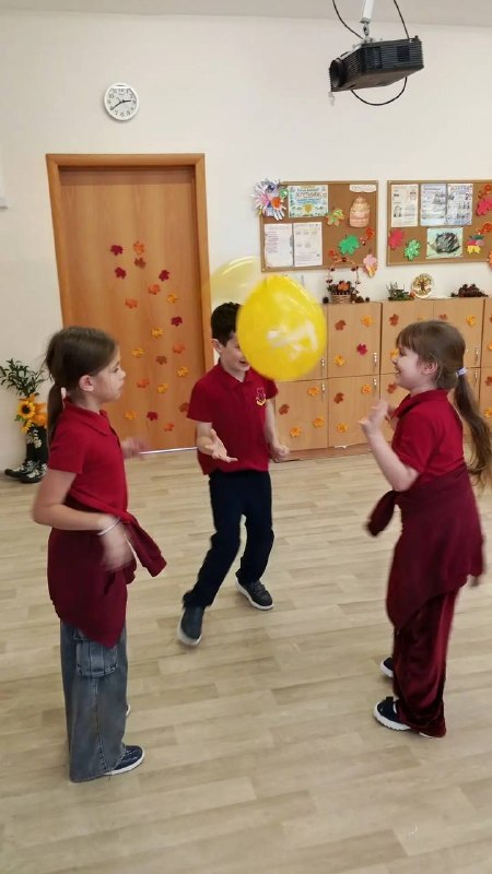 Гостевая «Дружба без границ» 🚀🎲Вчера в нашей школе было шумно, весело и очень активно! Ребята из 1–4 классов приняли участие в общешкольной игре по станциям. 🏃Фишка дня — маршрутные листы! 📝 С ними в руках наши ребята отправились в гости в другие классы. И в каждом классе их ждали игры, которые они подготовили!  Вместо привычной обстановки своего кабинета — новые стены, новые лица и море игр. Мы играли в то, что классы проводили у себя: подвижные игры, задания на смекалку и командные конкурсы. Было здорово видеть, как ребята из разных классов находят общий язык и объединяются ради хорошего настроения!Спасибо всем, кто участвовал и принимал гостей! Вы сделали этот день незабываемым! 🤩📸фотографии #гостевая #дружбабезграниц #школьнаяжизнь #1_4классы #игрывшколеГостевая «Дружба без границ» 🚀🎲Вчера в нашей школе было шумно, весело и очень активно! Ребята из 1–4 классов приняли участие в общешкольной игре по станциям. 🏃Фишка дня — маршрутные листы! 📝 С ними в руках наши ребята отправились в гости в другие классы. И в каждом классе их ждали игры, которые они подготовили!  Вместо привычной обстановки своего кабинета — новые стены, новые лица и море игр. Мы играли в то, что классы проводили у себя: подвижные игры, задания на смекалку и командные конкурсы. Было здорово видеть, как ребята из разных классов находят общий язык и объединяются ради хорошего настроения!Спасибо всем, кто участвовал и принимал гостей! Вы сделали этот день незабываемым! 🤩📸фотографии #гостевая #дружбабезграниц #школьнаяжизнь #1_4классы #игрывшколе