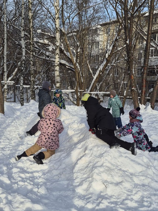 ❄️Зима - прекрасное время года! И мороз нам не помеха!❄️ Прогулка - каждый день по расписанию! Строим снежные крепости и пещеры, катаемся с горки, играем в снежки и футбол! Отдохнувшие, с румянцем во всю щеку, возвращаемся в школу!❄️Зима - прекрасное время года! И мороз нам не помеха!❄️ Прогулка - каждый день по расписанию! Строим снежные крепости и пещеры, катаемся с горки, играем в снежки и футбол! Отдохнувшие, с румянцем во всю щеку, возвращаемся в школу!