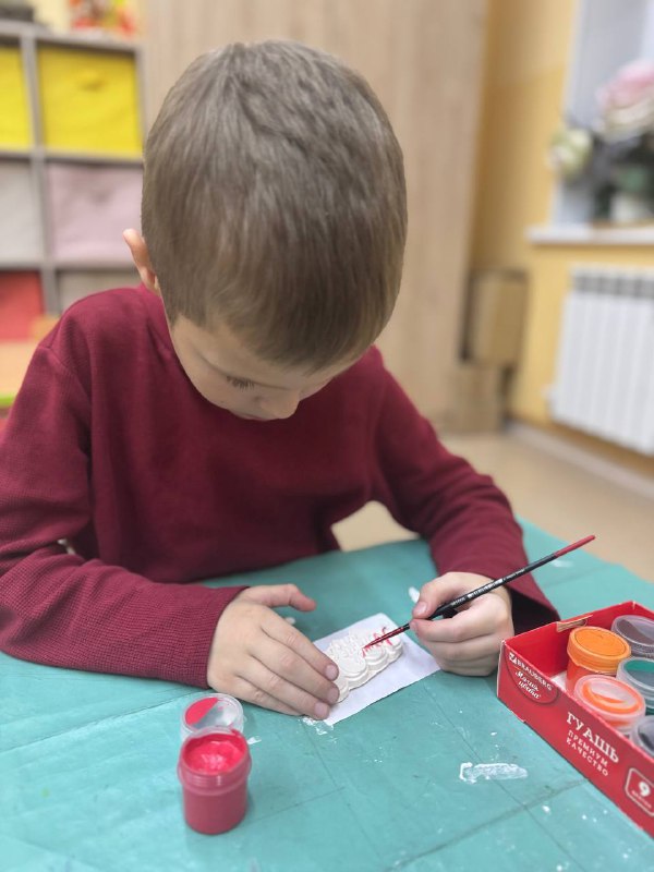 Яркий мастер класс в 1Б классе 🎨Ребята из 1Б класса окунулись в атмосферу творчества и радости! Ведь состоялся замечательный мастер-класс, посвященный празднику Дня Матери!📚 Дети услышали увлекательную историю о Дне Матери, узнали много интересного и вдохновились создать собственные подарки для любимых мам. ✂️ Вооружившись ножницами и цветной бумагой, наши юные мастера сотворили удивительные букеты ярких бумажных цветов, наполненных теплом детских сердец.Но на этом творчество не закончилось! Под руководством учителя ребята сделали оригинальные гипсовые фигурки. Затем проявили себя настоящими художниками, раскрасив свои творения яркими красками.Яркий мастер класс в 1Б классе 🎨Ребята из 1Б класса окунулись в атмосферу творчества и радости! Ведь состоялся замечательный мастер-класс, посвященный празднику Дня Матери!📚 Дети услышали увлекательную историю о Дне Матери, узнали много интересного и вдохновились создать собственные подарки для любимых мам. ✂️ Вооружившись ножницами и цветной бумагой, наши юные мастера сотворили удивительные букеты ярких бумажных цветов, наполненных теплом детских сердец.Но на этом творчество не закончилось! Под руководством учителя ребята сделали оригинальные гипсовые фигурки. Затем проявили себя настоящими художниками, раскрасив свои творения яркими красками.