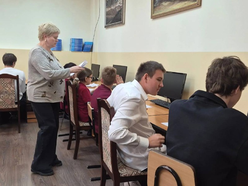 🖋️ Прямо сейчас 5–11 классы пишут олимпиаду по литературе!Это возможность не просто проверить знание текстов, но и проявить творческое мышление, умение анализировать и аргументировать свою позицию . Задания здесь не всегда про «что было дальше», а про то, как и почему написано именно так.Тем, кто сейчас за партой: доверьтесь своей читательской интуиции, внимательно перечитывайте формулировки и не бойтесь собственных мыслей. Вы справитесь! 💪#ВсОШ #Литература #Олимпиада #Школа🖋️ Прямо сейчас 5–11 классы пишут олимпиаду по литературе!Это возможность не просто проверить знание текстов, но и проявить творческое мышление, умение анализировать и аргументировать свою позицию . Задания здесь не всегда про «что было дальше», а про то, как и почему написано именно так.Тем, кто сейчас за партой: доверьтесь своей читательской интуиции, внимательно перечитывайте формулировки и не бойтесь собственных мыслей. Вы справитесь! 💪#ВсОШ #Литература #Олимпиада #Школа