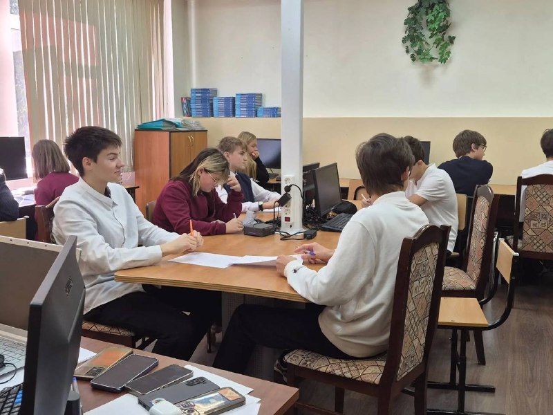 🖋️ Прямо сейчас 5–11 классы пишут олимпиаду по литературе!Это возможность не просто проверить знание текстов, но и проявить творческое мышление, умение анализировать и аргументировать свою позицию . Задания здесь не всегда про «что было дальше», а про то, как и почему написано именно так.Тем, кто сейчас за партой: доверьтесь своей читательской интуиции, внимательно перечитывайте формулировки и не бойтесь собственных мыслей. Вы справитесь! 💪#ВсОШ #Литература #Олимпиада #Школа🖋️ Прямо сейчас 5–11 классы пишут олимпиаду по литературе!Это возможность не просто проверить знание текстов, но и проявить творческое мышление, умение анализировать и аргументировать свою позицию . Задания здесь не всегда про «что было дальше», а про то, как и почему написано именно так.Тем, кто сейчас за партой: доверьтесь своей читательской интуиции, внимательно перечитывайте формулировки и не бойтесь собственных мыслей. Вы справитесь! 💪#ВсОШ #Литература #Олимпиада #Школа