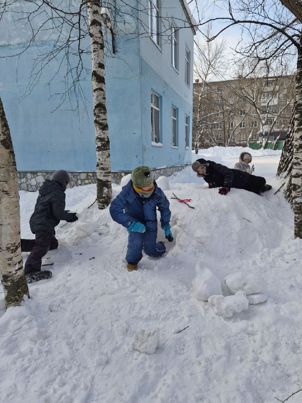 ❄️Зима - прекрасное время года! И мороз нам не помеха!❄️ Прогулка - каждый день по расписанию! Строим снежные крепости и пещеры, катаемся с горки, играем в снежки и футбол! Отдохнувшие, с румянцем во всю щеку, возвращаемся в школу!❄️Зима - прекрасное время года! И мороз нам не помеха!❄️ Прогулка - каждый день по расписанию! Строим снежные крепости и пещеры, катаемся с горки, играем в снежки и футбол! Отдохнувшие, с румянцем во всю щеку, возвращаемся в школу!