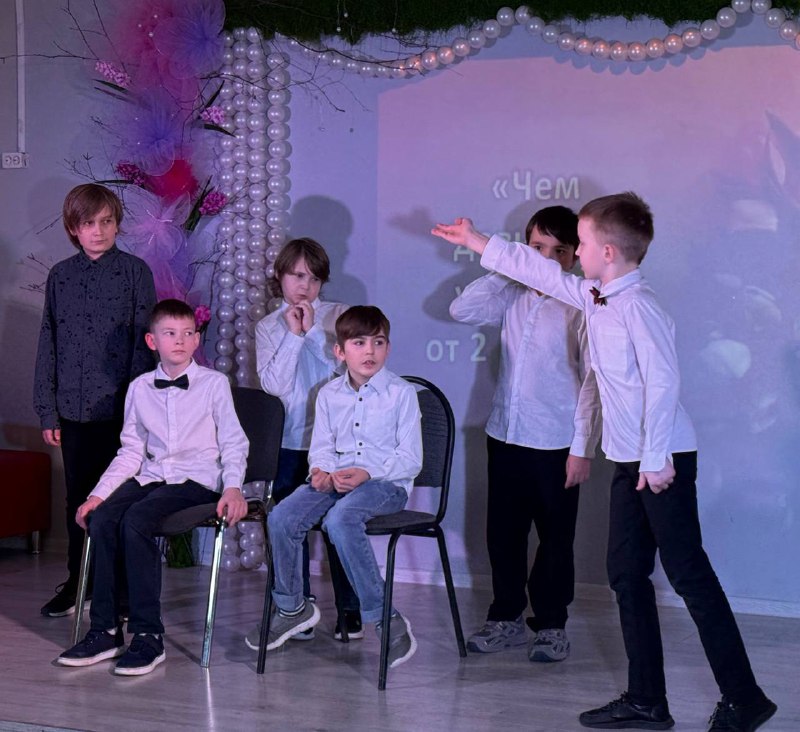 В "Европейской школе" прошли праздничные концерты, посвящённые Международному женскому дню 8 Марта! Ребята 1 - 4 классов подготовили потрясающие выступления: весёлые песни, зажигательные танцы, трогательные стихи и забавные сценки. А особый восторг вызвал показ мод, демонстрирующий креативность и фантазию участников!💃Мы выражаем огромную благодарность родителям и ученикам!За подготовку творческой номеров благодарим Лебедеву Алексию Валерьевну - преподавателя танцевальной студии, Кочневу Анну Николаевну  - учителя музыки, Горяеву Софью Дмитриевну - руководителя театральной студии, а также всех классных руководителей начальной школы.Особенную признательность хочется выразить Ирине Георгиевне, учителю изо, за великолепное оформление выставки детских творческих работ на первом этаже. Спасибо вам огромное за труд и вдохновение! Пусть этот праздник останется ярким воспоминанием в сердцах всех ребят и педагогов! 