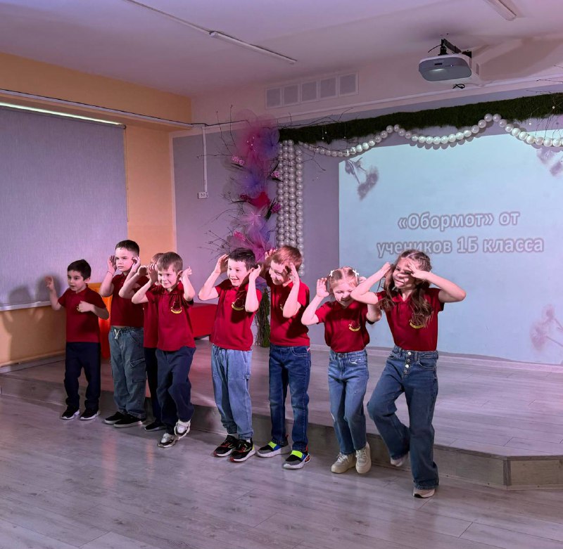 В "Европейской школе" прошли праздничные концерты, посвящённые Международному женскому дню 8 Марта! Ребята 1 - 4 классов подготовили потрясающие выступления: весёлые песни, зажигательные танцы, трогательные стихи и забавные сценки. А особый восторг вызвал показ мод, демонстрирующий креативность и фантазию участников!💃Мы выражаем огромную благодарность родителям и ученикам!За подготовку творческой номеров благодарим Лебедеву Алексию Валерьевну - преподавателя танцевальной студии, Кочневу Анну Николаевну  - учителя музыки, Горяеву Софью Дмитриевну - руководителя театральной студии, а также всех классных руководителей начальной школы.Особенную признательность хочется выразить Ирине Георгиевне, учителю изо, за великолепное оформление выставки детских творческих работ на первом этаже. Спасибо вам огромное за труд и вдохновение! Пусть этот праздник останется ярким воспоминанием в сердцах всех ребят и педагогов! 
