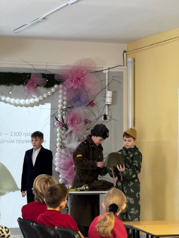 В начальных классах "Европейской школы" на этой неделе проходит финальный тур научно-практической конференции. Участники - 16 человек из 1 - 2 классов и 20 человек из 3 - 4 классов. Темы у всех очень интересные! Ребята выступают в секциях "Естественные науки", "Общественные науки",  "Математика", "Искусство".Более подробно об итогах конференции расскажем дополнительно!В начальных классах "Европейской школы" на этой неделе проходит финальный тур научно-практической конференции. Участники - 16 человек из 1 - 2 классов и 20 человек из 3 - 4 классов. Темы у всех очень интересные! Ребята выступают в секциях "Естественные науки", "Общественные науки",  "Математика", "Искусство".Более подробно об итогах конференции расскажем дополнительно!
