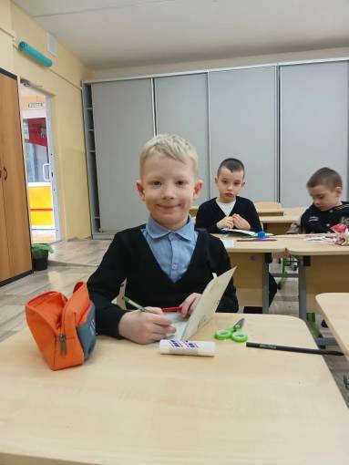 🎓 Воскресная школа в «Европейской школе»В «Европейской школе» состоялся выпуск воскресной школы. Наши ребята с увлечением изучали основы письма, развивали речь, знакомились с математикой и окружающим миром.В конце обучения для каждого ребёнка было проведено итоговое тестирование, чтобы оценить динамику развития и увидеть, насколько ребята выросли за год. Психолог также провёл диагностику психологической готовности к обучению в школе, чтобы переход к новому этапу был максимально комфортным.✨ Особая гордость — все наши выпускники-дошкольники успешно прошли итоговое собеседование и в новом учебном году станут учащимися 1 класса «Европейской школы»!Поздравляем ребят и их родителей с этим важным событием! Впереди — школьная жизнь, новые друзья и большие открытия.🎓 Воскресная школа в «Европейской школе»В «Европейской школе» состоялся выпуск воскресной школы. Наши ребята с увлечением изучали основы письма, развивали речь, знакомились с математикой и окружающим миром.В конце обучения для каждого ребёнка было проведено итоговое тестирование, чтобы оценить динамику развития и увидеть, насколько ребята выросли за год. Психолог также провёл диагностику психологической готовности к обучению в школе, чтобы переход к новому этапу был максимально комфортным.✨ Особая гордость — все наши выпускники-дошкольники успешно прошли итоговое собеседование и в новом учебном году станут учащимися 1 класса «Европейской школы»!Поздравляем ребят и их родителей с этим важным событием! Впереди — школьная жизнь, новые друзья и большие открытия.