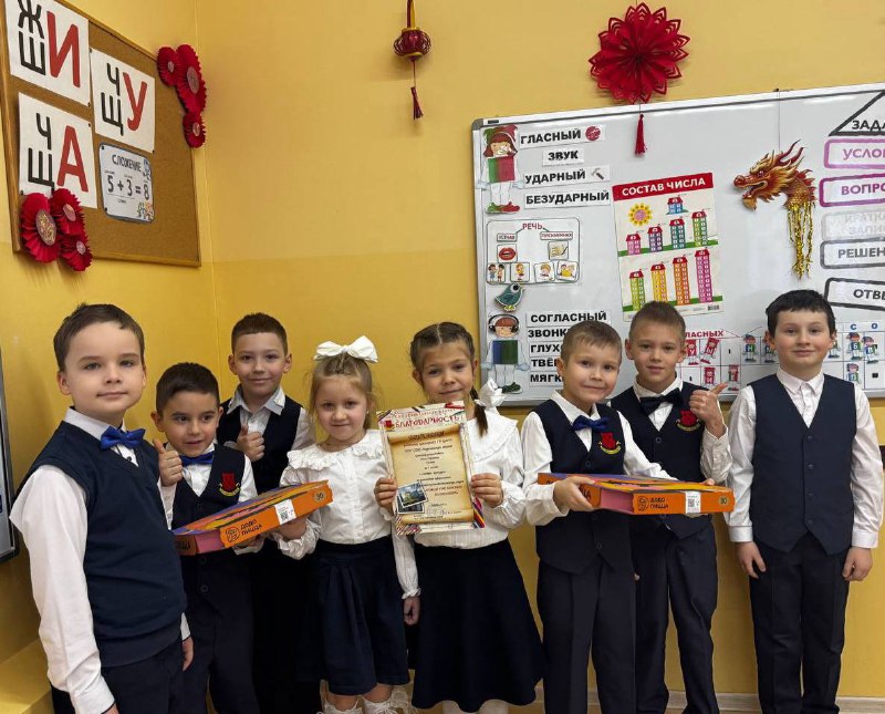  Вот и подошёл к концу наш замечательный конкурс «Новый год шагает по планете»!Мы искренне благодарим всех участников и поздравляем победителей!Начальные классы🥇 Первое место:1А класс («Новый год в России»)1Б класс («Новый год в Китае»)4А класс («Новый год в Германии»)🥈 Второе место:2Б класс («Новый год в Италии»)Старшие классы🥇 Первое место:9 класс («Новый год в Африке»)11 класс («Новый год в Англии»)🥈 Второе место:5 класс («Новый год в России»)🥉 Третье место:7 класс («Новый год в Таиланде»)Огромное спасибо нашим талантливым ребятам! Вы молодцы Пусть впереди вас ждут новые победы и достижения!🥰