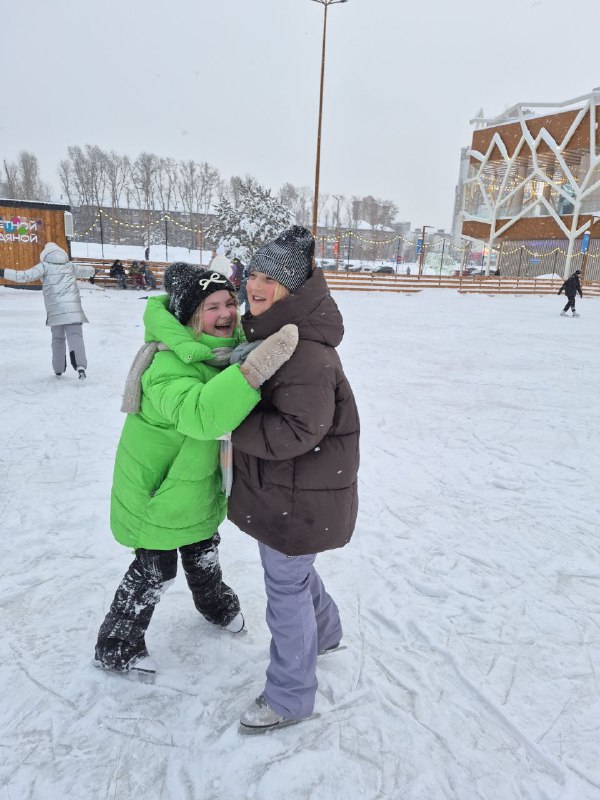 Ребята из 4А - дружные и спортивные! В эту пятницу собрались и после уроков поехали на  каток!  Мы прекрасно провели время, катались даже дольше, чем планировали - даже снегопад не помешал. Это было замечательное завершение учебной недели! Передаем эстафету 4В! 😉