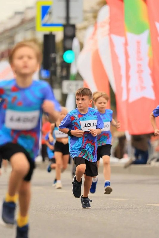 🏃🏃‍♀️Пермский марафон — 2026: наши — в деле!  Это было мощно! В эти выходные наши ученики и учителя вышли на трассе Пермского марафона и показали, что Европейской школы" - это не про парты, а про характер🏃‍♀️🏅Давайте поаплодируем нашим героям! 👏🔥5 км - дистанция для настоящих атлетов. С ней блестяще справились:  ▪️Киселева Кира▪️Габдуллин Даниель ▪️Габдуллин Эльдар 💪2,5 км - уверенно и без остановки пробежал Кочергин Михаил. Молодец! ⭐️ 1 км - первая серьезная дистанция для наших младших: ▪️Загидуллин Демид▪️Масленников Антон▪️Кочергин Тимофей▪️Плюснина Екатерина▪️Габдуллин Рим ▪️Габдуллин Ален  🎓Вместе с ребятами на дистанцию вышли и учителя по физической культуре и музыке ▪️Ванькова Татьяна Витальевна - 2,5 км▪️Кочнева Анна Николаевна - 5 км Спасибо, что вдохновляете личным примером! Это дорогого стоит. 🎉 Особенно здорово, что многие ребята участвовали в марафоне семьями — вместе со своими родителями! Это не просто спорт, а настоящий семейный праздник и отличная возможность поддержать друг друга на трассе❤️👏 Мы от всей души поздравляем наших спортсменов и благодарим за то, что они дарят всем нам заряд энергии и мотивацию двигаться вперёд. Пусть эти эмоции станут стартом для новых побед!📣 Новости для тех, кто хочет успеть! Уже открыта регистрация на 10-ты Пермский Марафон, который пройдет 4-5 сентября 2027 года. Зарегистрироваться  можно  по ссылке: 