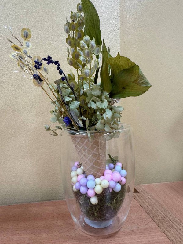 🌷✂️💐 #внеурочка делаем икебану «Цветочное мороженое»На занятии мы погрузились в мир искусства составления букетов и создали настоящую икебану под названием «Цветочное мороженое». Это была увлекательная творческая работа, наполненная красотой и вдохновением!