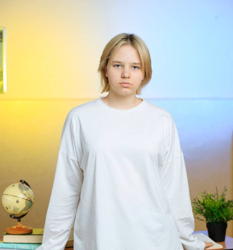 Алёна Сибирякова, ученица 9 класса, много лет занимается в образцовом детском коллективе - хоре «Мелодия» МАУ ДО «Дворец детского (юношеского) творчества» города Перми.Коллектив постоянно участвует в конкурсах разного уровня и получает дипломы I и II степени.Желаем Алёне и коллективу творческих успехов, ярких побед, вдохновения и новых достижений на сцене! Пусть музыка всегда объединяет и радует сердца слушателей! 