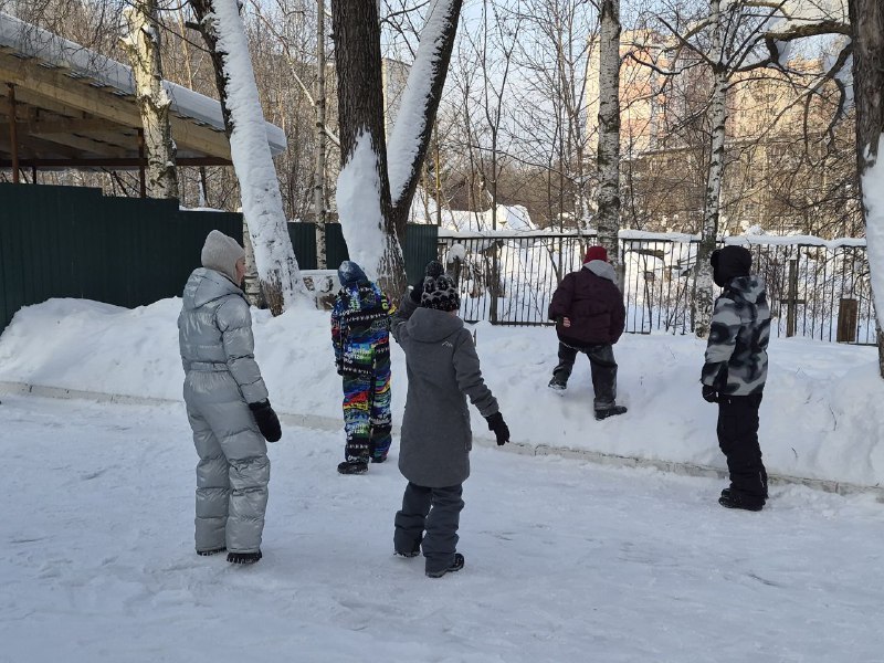 ❄️Зима - прекрасное время года! И мороз нам не помеха!❄️ Прогулка - каждый день по расписанию! Строим снежные крепости и пещеры, катаемся с горки, играем в снежки и футбол! Отдохнувшие, с румянцем во всю щеку, возвращаемся в школу!❄️Зима - прекрасное время года! И мороз нам не помеха!❄️ Прогулка - каждый день по расписанию! Строим снежные крепости и пещеры, катаемся с горки, играем в снежки и футбол! Отдохнувшие, с румянцем во всю щеку, возвращаемся в школу!
