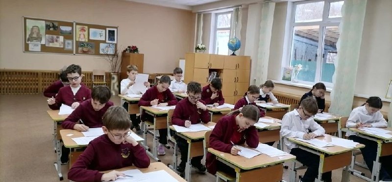 Ура, закончились ВПР! Четвертые классы «Европейской школы» закончили писать ВПР! Надо сказать, что в этом году нас ожидал сюрприз: вместо одного предмета по случайному выбору нам досталось целых три. Окружающий мир, английский язык и литературное чтение для 4А, 4Б и 4В соответственно!Литературное чтение и английский язык дети писали впервые (обычно предметом по выбору был окружающий мир). Ребята справились, показав высокий уровень знаний! В целом оценки за всероссийские проверочные работы соответствуют текущим оценкам школьников. Но не время расслабляться – впереди еще один месяц учебного года! А дальше – каникулы! ☀Ура, закончились ВПР! Четвертые классы «Европейской школы» закончили писать ВПР! Надо сказать, что в этом году нас ожидал сюрприз: вместо одного предмета по случайному выбору нам досталось целых три. Окружающий мир, английский язык и литературное чтение для 4А, 4Б и 4В соответственно!Литературное чтение и английский язык дети писали впервые (обычно предметом по выбору был окружающий мир). Ребята справились, показав высокий уровень знаний! В целом оценки за всероссийские проверочные работы соответствуют текущим оценкам школьников. Но не время расслабляться – впереди еще один месяц учебного года! А дальше – каникулы! ☀