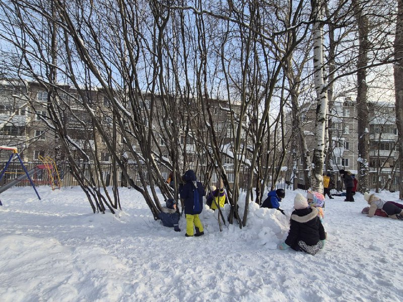 ❄️Зима - прекрасное время года! И мороз нам не помеха!❄️ Прогулка - каждый день по расписанию! Строим снежные крепости и пещеры, катаемся с горки, играем в снежки и футбол! Отдохнувшие, с румянцем во всю щеку, возвращаемся в школу!❄️Зима - прекрасное время года! И мороз нам не помеха!❄️ Прогулка - каждый день по расписанию! Строим снежные крепости и пещеры, катаемся с горки, играем в снежки и футбол! Отдохнувшие, с румянцем во всю щеку, возвращаемся в школу!