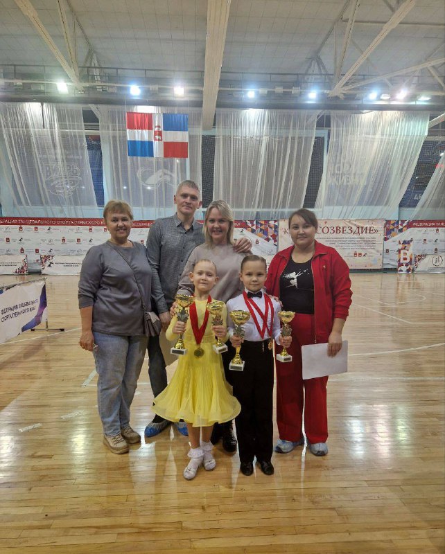 Наши поздравления маленькой чемпионке! Ученица 1 «Б» класса Еговцева Анастасия блестяще выступила на Кубке «Созвездие» Пермского края. Вместе со своим партнёром они завоевали сразу четыре заветных кубка! Желаем Анастасии дальнейших успехов, вдохновения и радости от каждого выступления! Ты молодец, Настенька! 