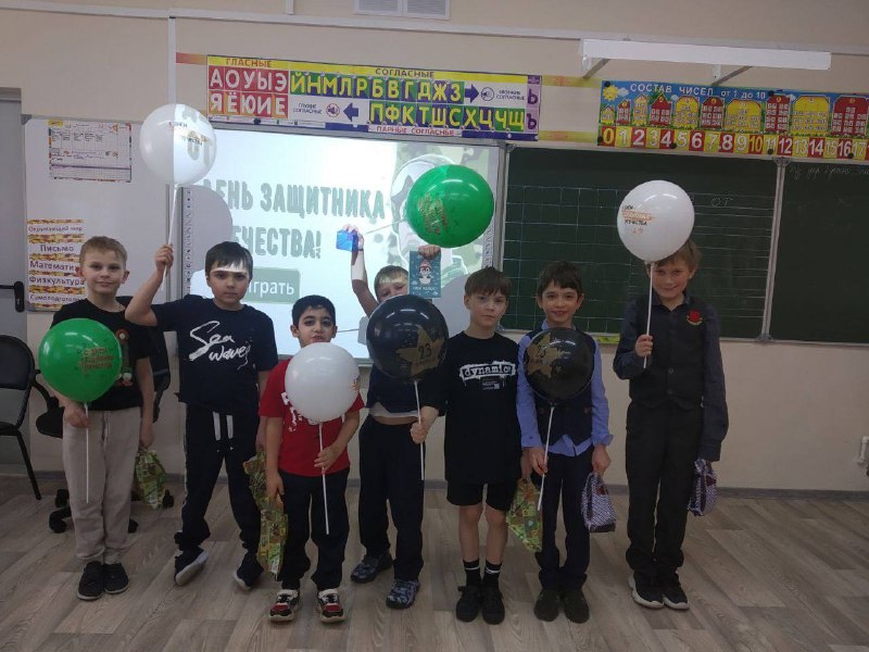🌟Традиции нашего класса🌟В нашем 2Б классе есть традиции:🎂🎉Поздравление именниников, где каждый ученик поздравляет именинника лично, а далее мы садимся за общий стол с угощениями🍰☕🫖🎄🎁🎞️ Новогодняя "Пижамная вечеринка" с викториной, призами, просмотром фильма с попкорном🍿 и пиццей🍕🎁💐 На праздники - 23 февраля и 8 марта - мальчики и девочки нашего класса поздравляют друг друга стихами, песней и небольшими подарочками.🫂🎉 В конце учебного года мы сообща с родителями собираемся вместе на каком-нибудь мероприятии. В прошлом году это был Форт Боярд 🤗🌟Традиции нашего класса🌟В нашем 2Б классе есть традиции:🎂🎉Поздравление именниников, где каждый ученик поздравляет именинника лично, а далее мы садимся за общий стол с угощениями🍰☕🫖🎄🎁🎞️ Новогодняя "Пижамная вечеринка" с викториной, призами, просмотром фильма с попкорном🍿 и пиццей🍕🎁💐 На праздники - 23 февраля и 8 марта - мальчики и девочки нашего класса поздравляют друг друга стихами, песней и небольшими подарочками.🫂🎉 В конце учебного года мы сообща с родителями собираемся вместе на каком-нибудь мероприятии. В прошлом году это был Форт Боярд 🤗